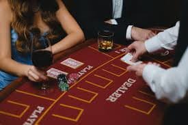 Permainan kasino online dengan dealer live yang interaktif dan atraktif